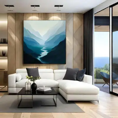 Wohnzimmer mit großem Bild von Michael Quarz über einem hellen Sofa